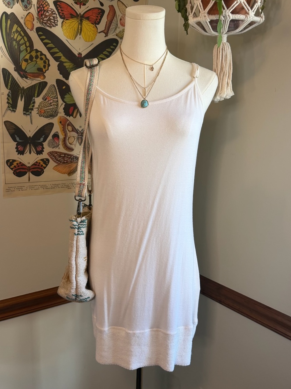 Monoreno White Sleeveless Knit Camisole Dress